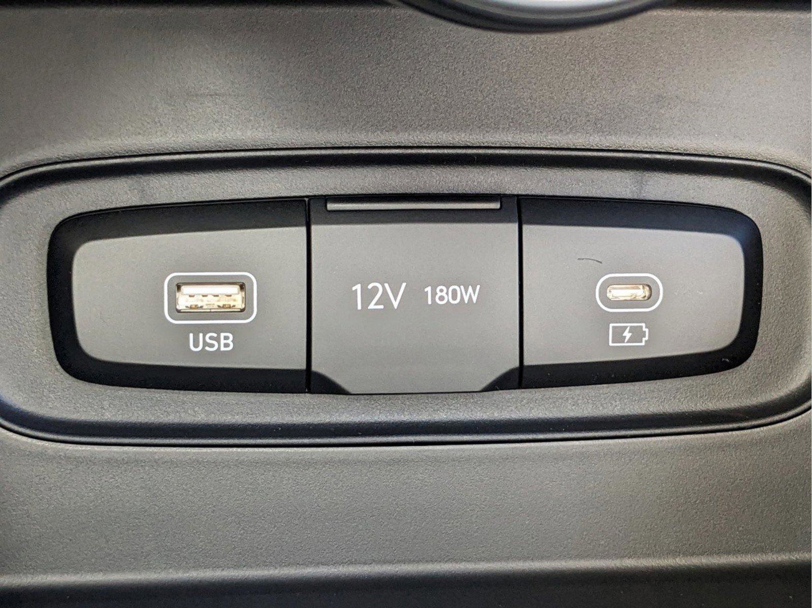 New 2025 Hyundai Venue SEL image 29