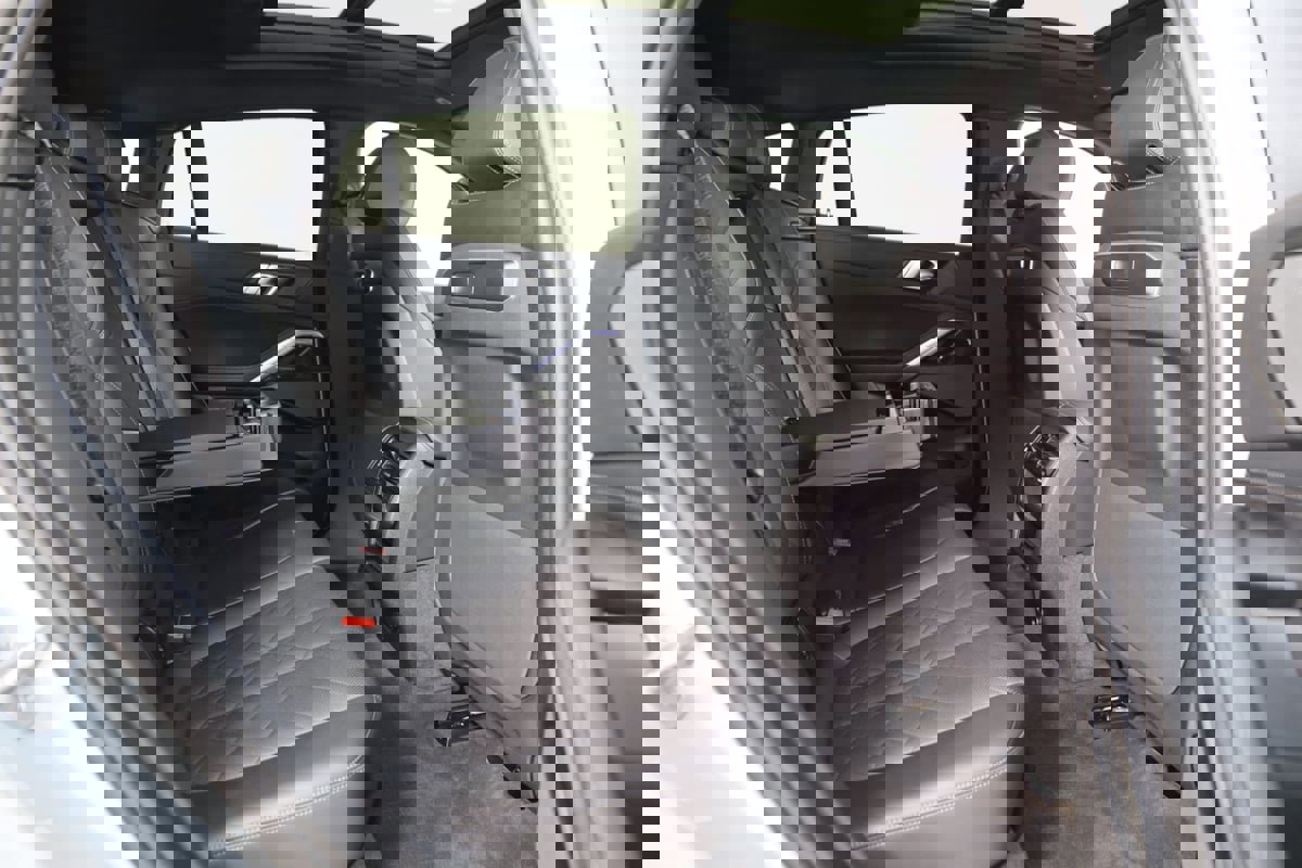 Used 2025 BMW X6 xDrive40i image 14