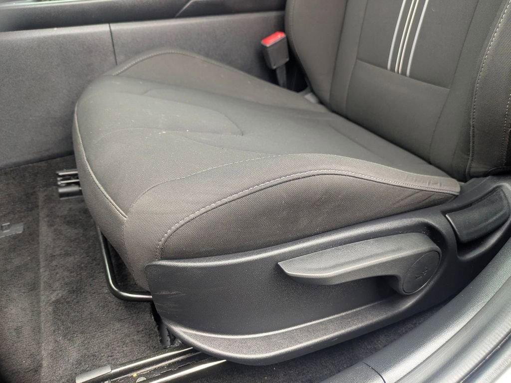 Used 2025 Hyundai Elantra SEL FWD image 17
