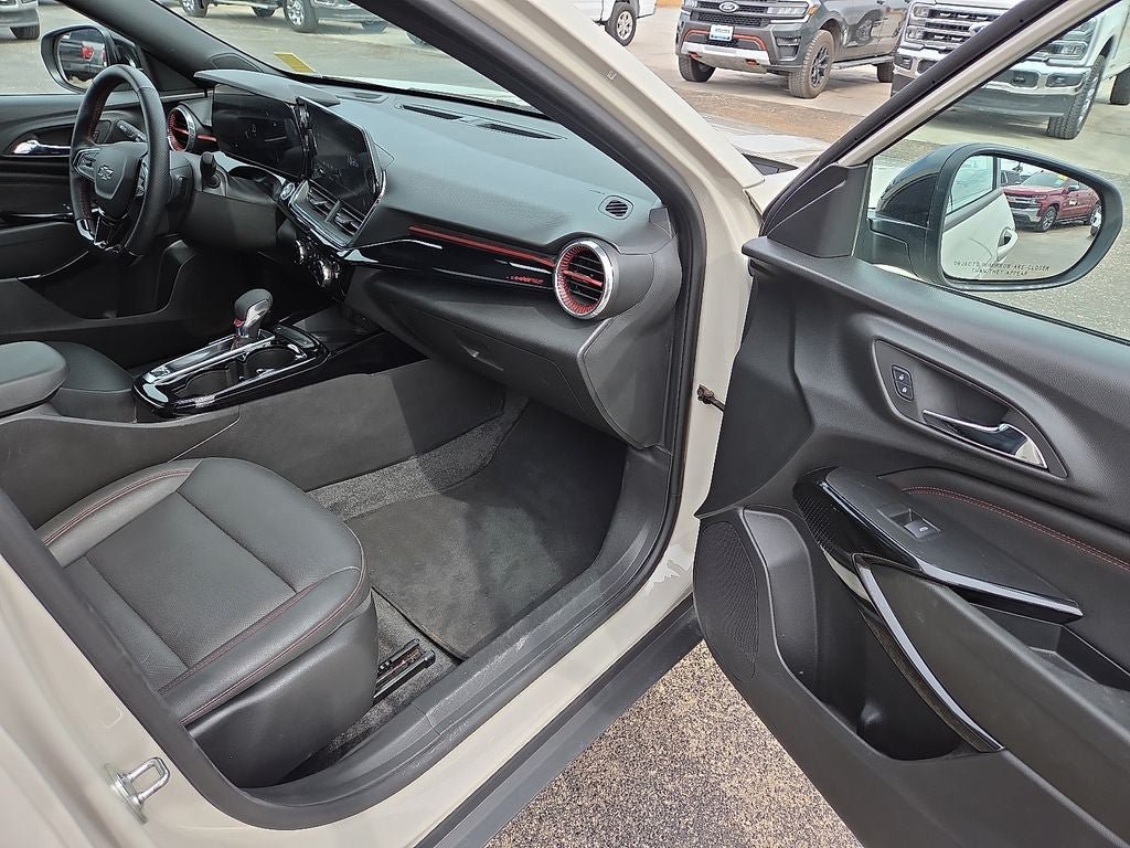 Used 2026 Chevrolet Trax RS w/ Sunroof Package FWD image 12