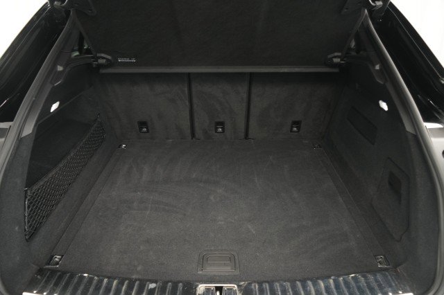 Used 2023 Porsche Cayenne Platinum Edition image 51