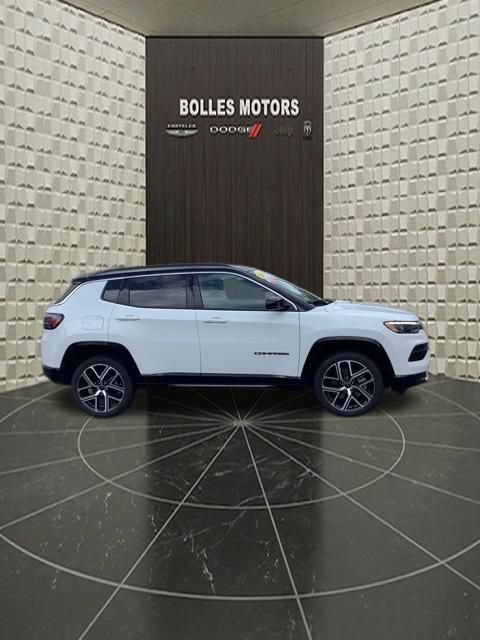 Certified 2025 Jeep Compass Limited w/ Elite Group AWD/4WD image 3