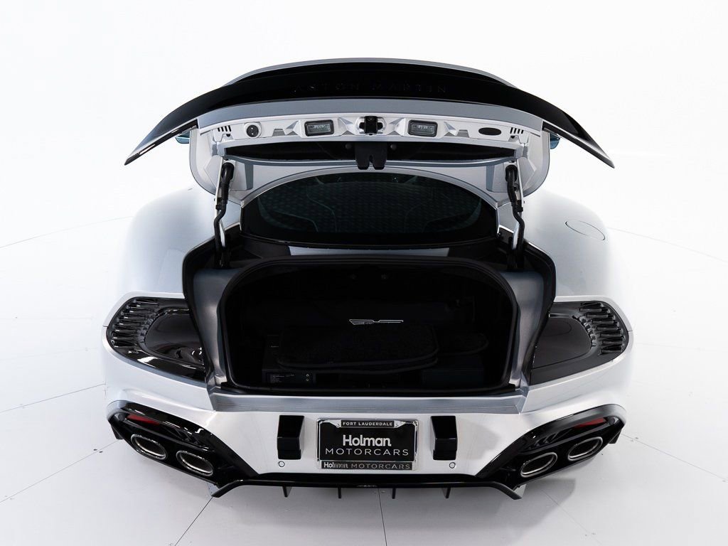 Used 2025 Aston Martin Vanquish RWD image 37