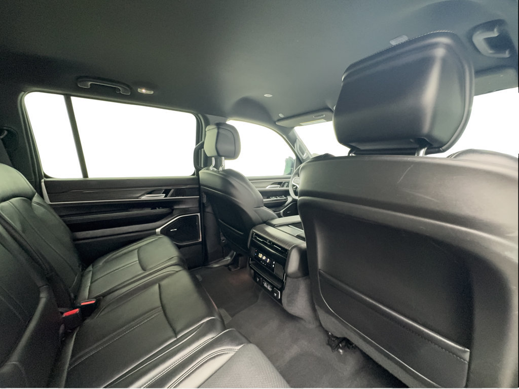 Used 2024 Jeep Wagoneer L Series II RWD image 31