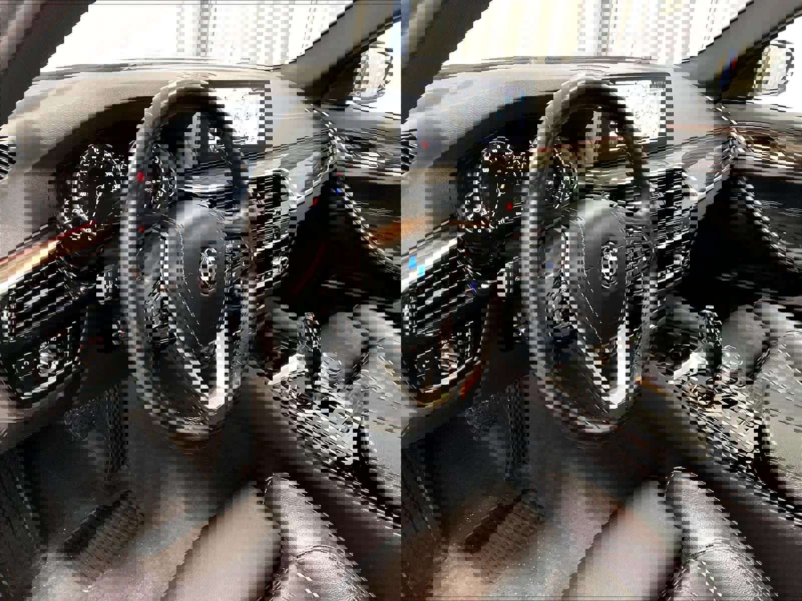 Used 2018 BMW 530i xDrive w/ Premium Package image 8