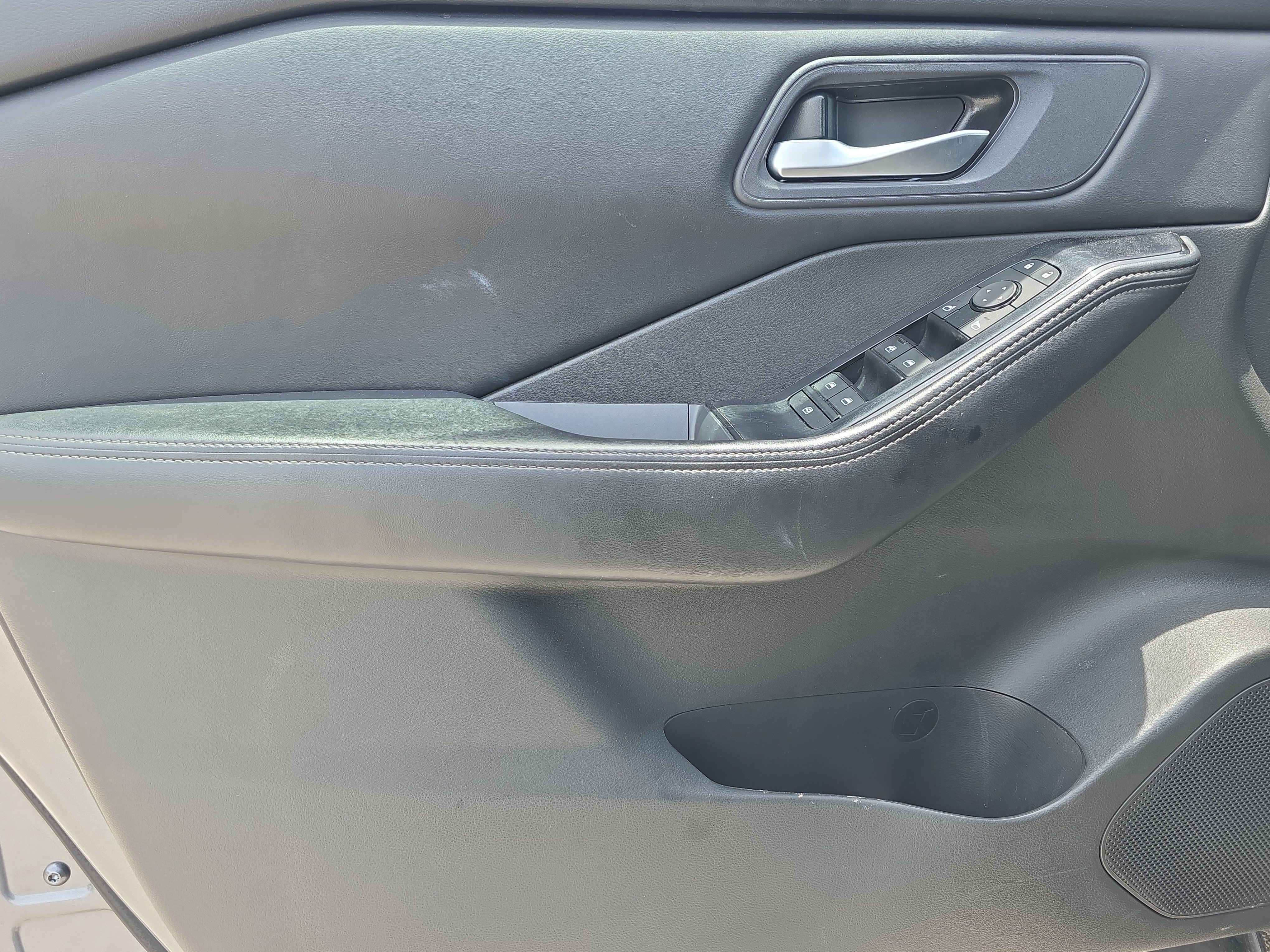 Used 2024 Nissan Rogue SV FWD image 21