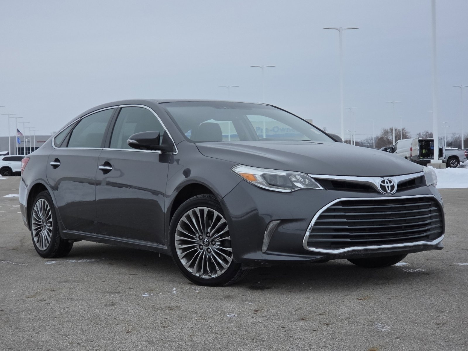 Used 2016 Toyota Avalon Limited image 2
