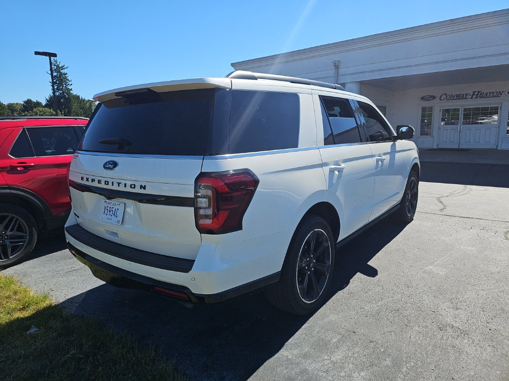Used 2024 Ford Expedition Limited AWD/4WD image 10
