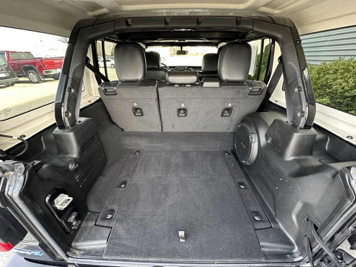 Used 2023 Jeep Wrangler Unlimited Sahara image 16