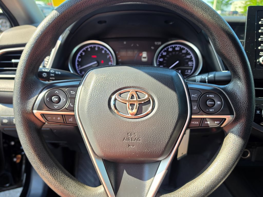 Used 2022 Toyota Camry LE AWD/4WD image 17