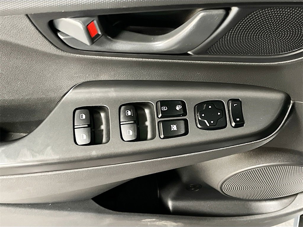 Used 2022 Hyundai Kona SEL image 17