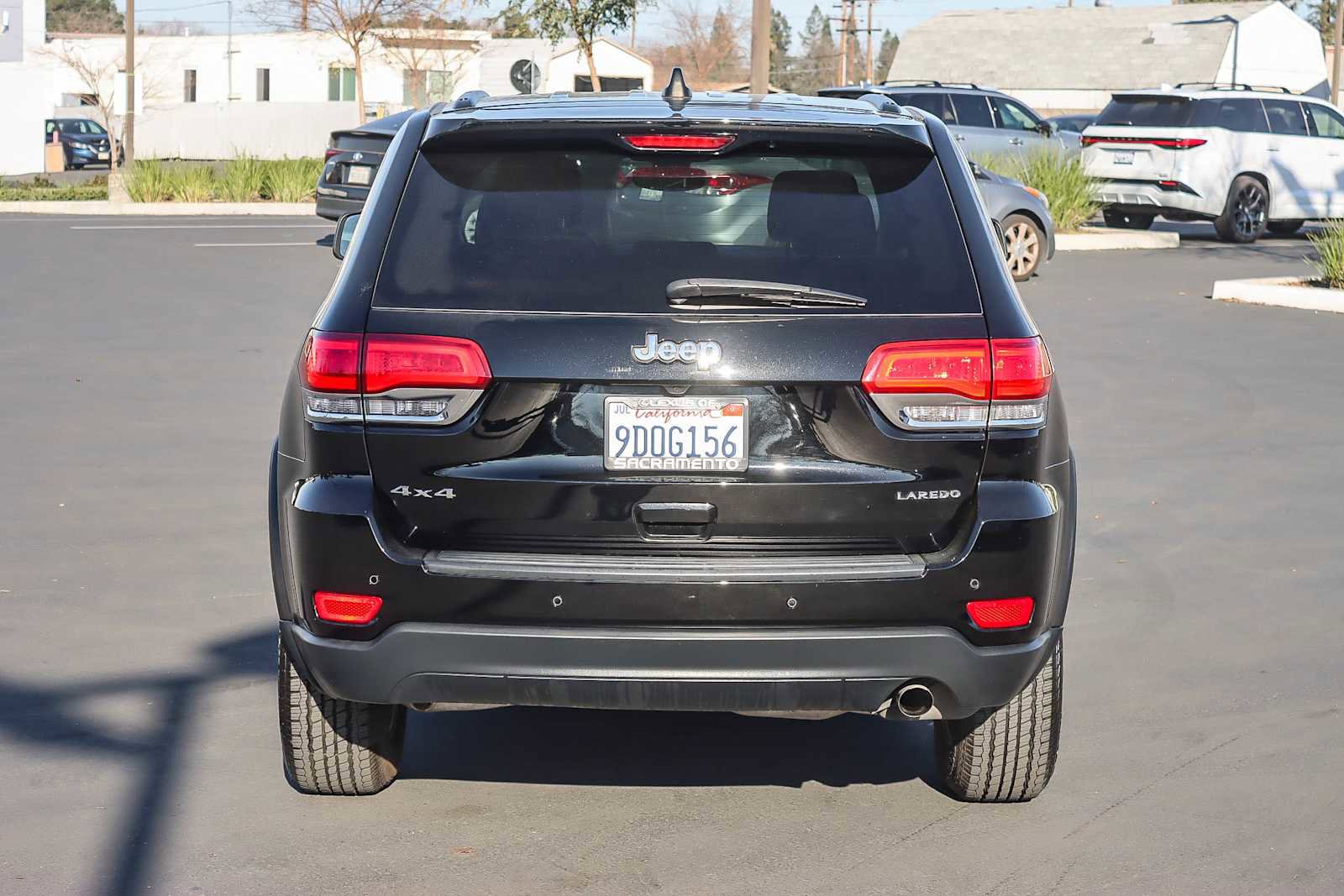 Used 2017 Jeep Grand Cherokee Laredo image 3