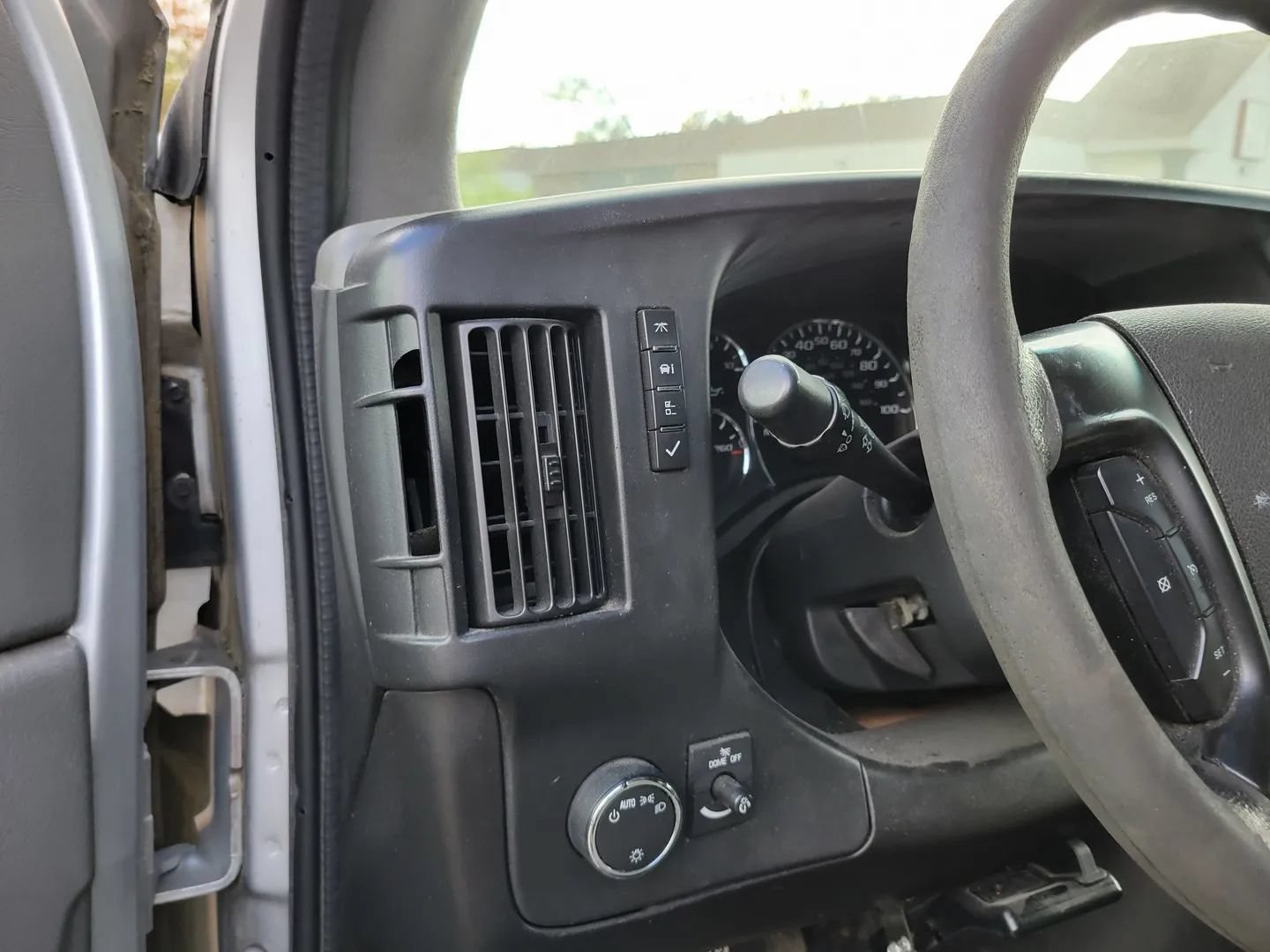 Used 2011 Chevrolet Express 3500 LS RWD image 22