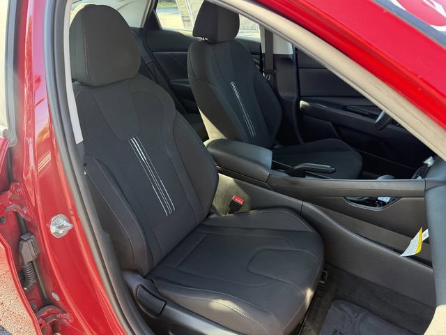 Used 2022 Hyundai Elantra SEL FWD image 35