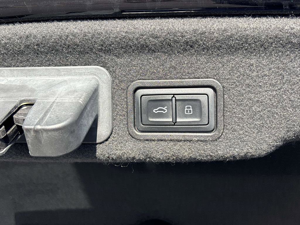 Used 2015 Audi A8 L 3.0T w/ Premium Package image 10