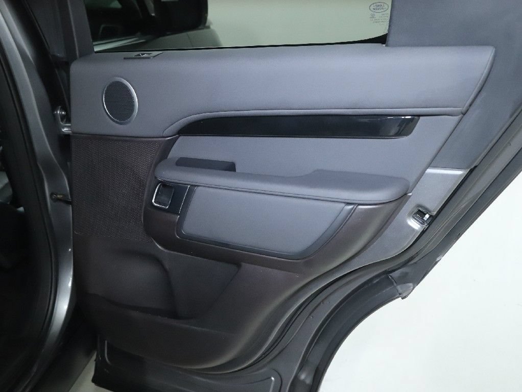 Used 2017 Land Rover Discovery SE AWD/4WD image 37