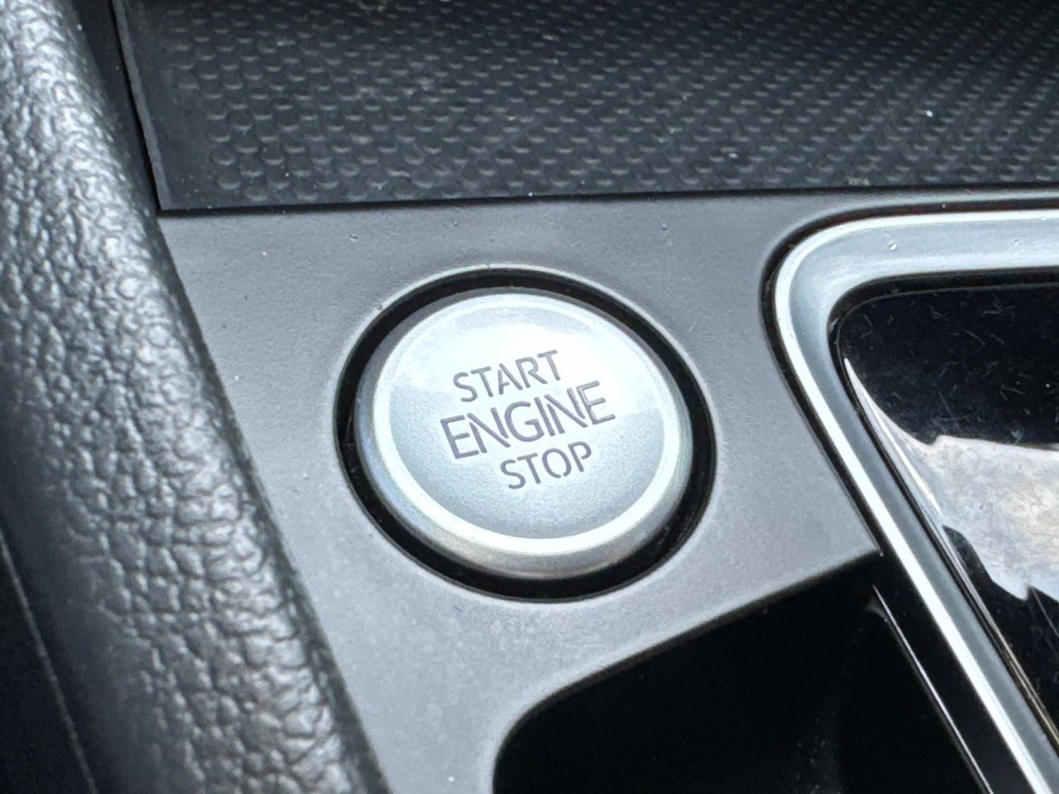 Used 2020 Volkswagen Jetta SE w/ SE Cold Weather Package FWD image 36