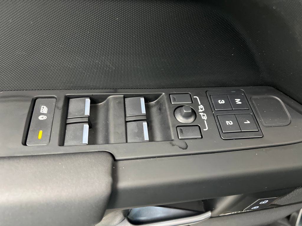 Used 2025 Land Rover Defender 110 S AWD/4WD image 12