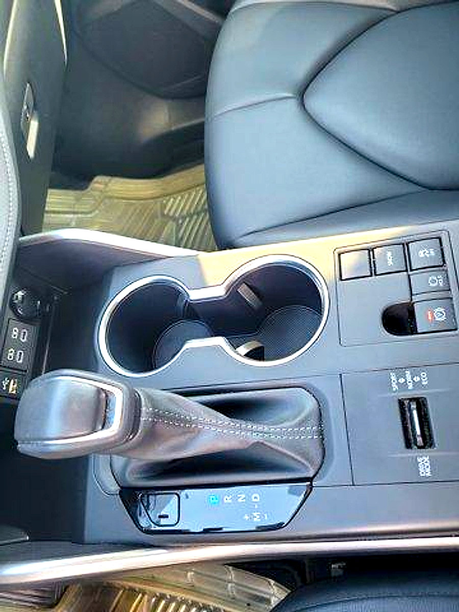 Used 2023 Toyota Highlander XLE FWD image 40
