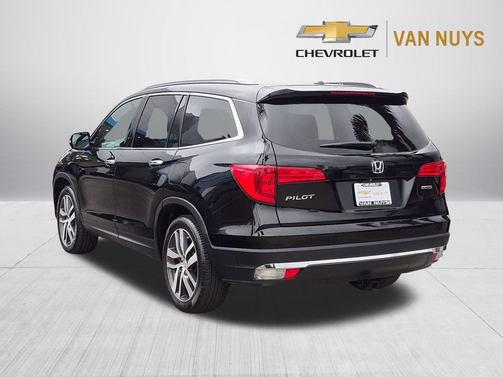 Used 2017 Honda Pilot Touring image 7