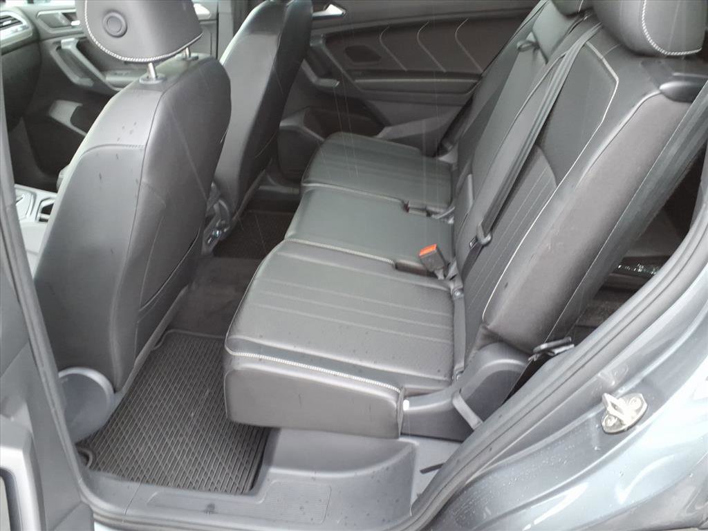 Used 2023 Volkswagen Tiguan SE R-Line image 12