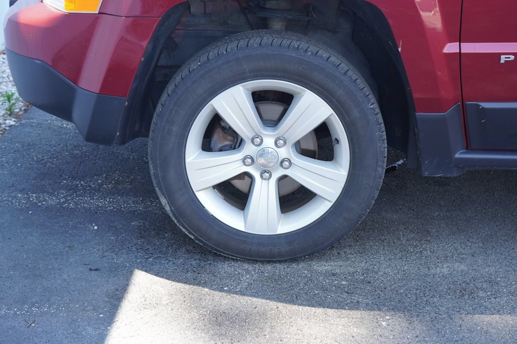 Used 2014 Jeep Patriot Latitude w/ Sun/Sound Group AWD/4WD image 6