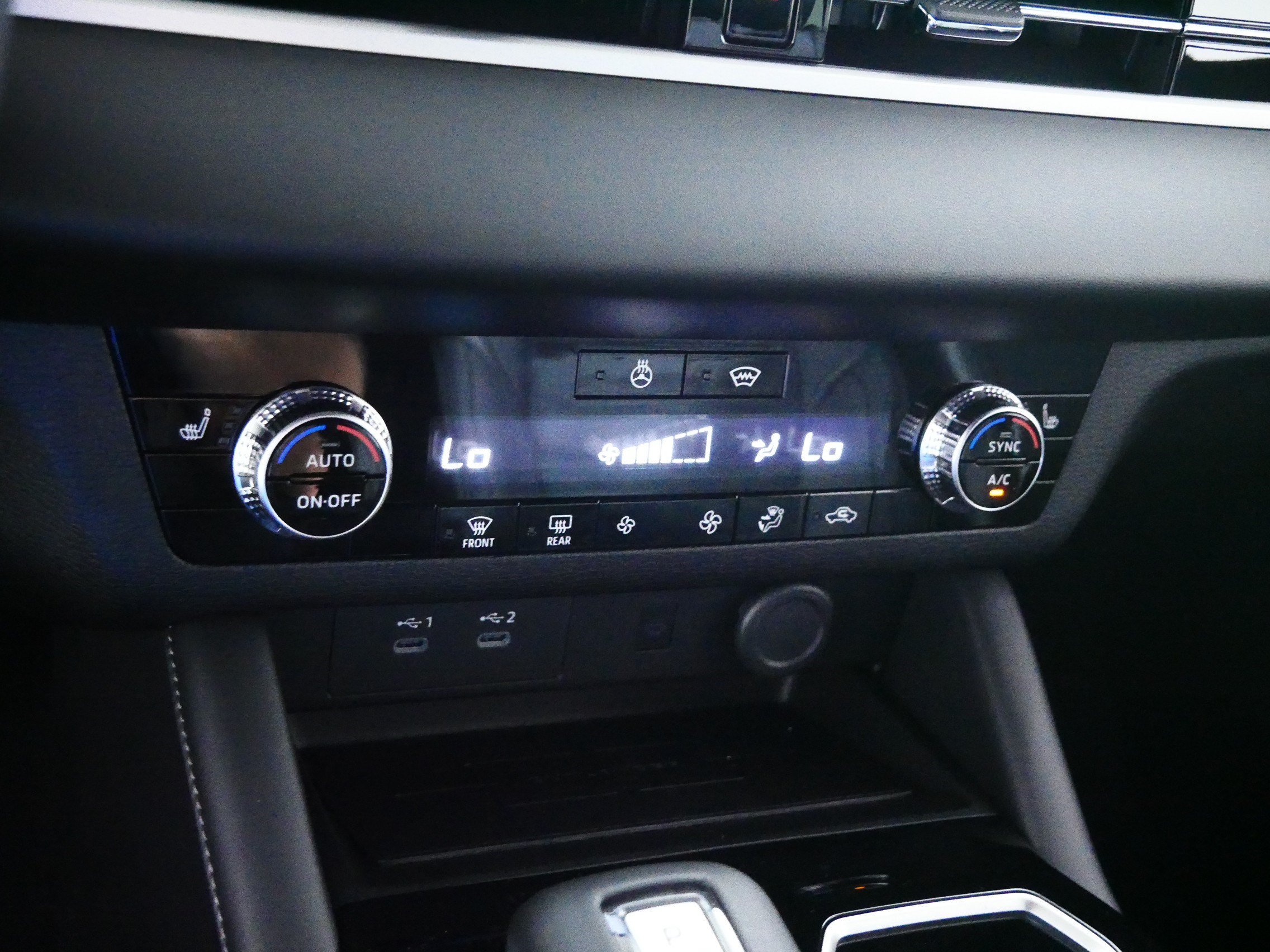 New 2026 Mitsubishi Outlander LE AWD/4WD image 8