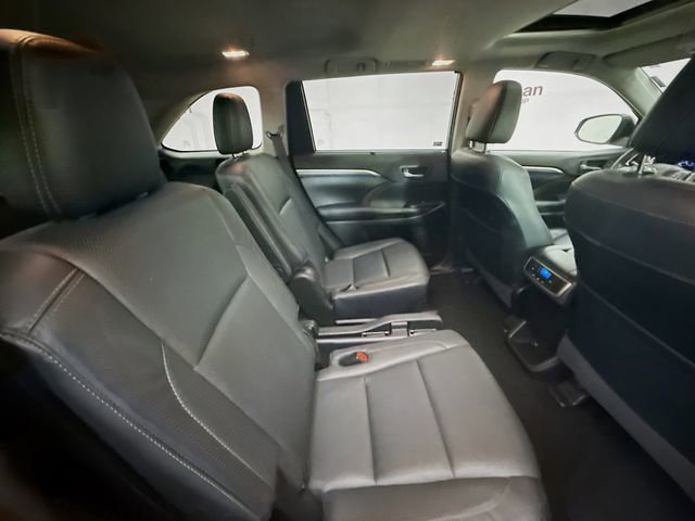 Used 2019 Toyota Highlander Limited image 30