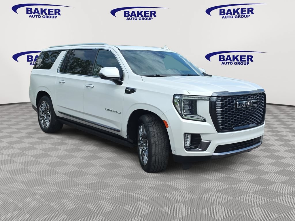 Used 2023 GMC Yukon XL Denali Ultimate AWD/4WD image 3