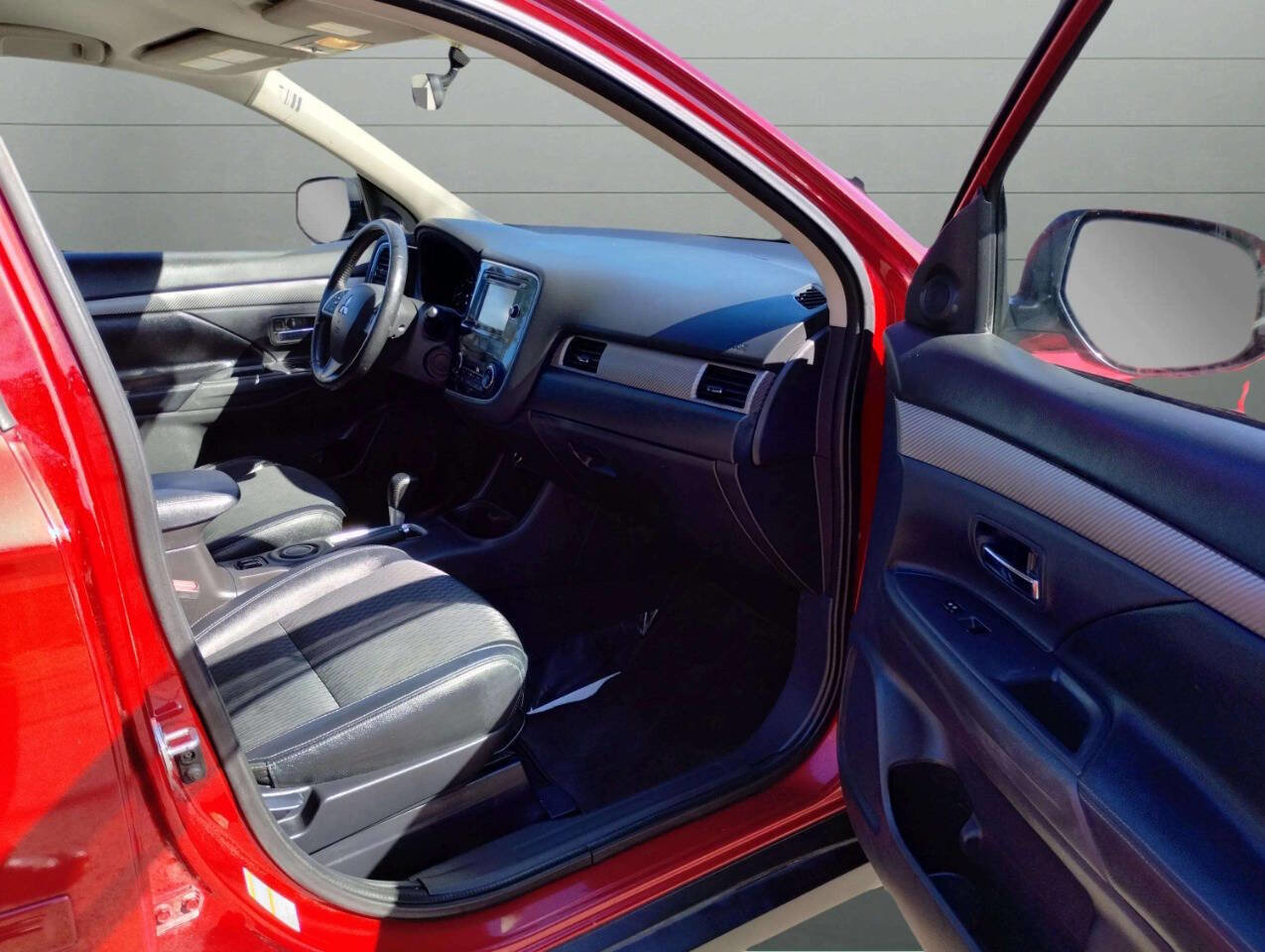 Used 2015 Mitsubishi Outlander SE image 21