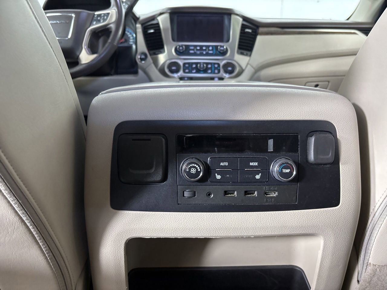 Used 2018 GMC Yukon Denali w/ Denali Ultimate Package AWD/4WD image 23