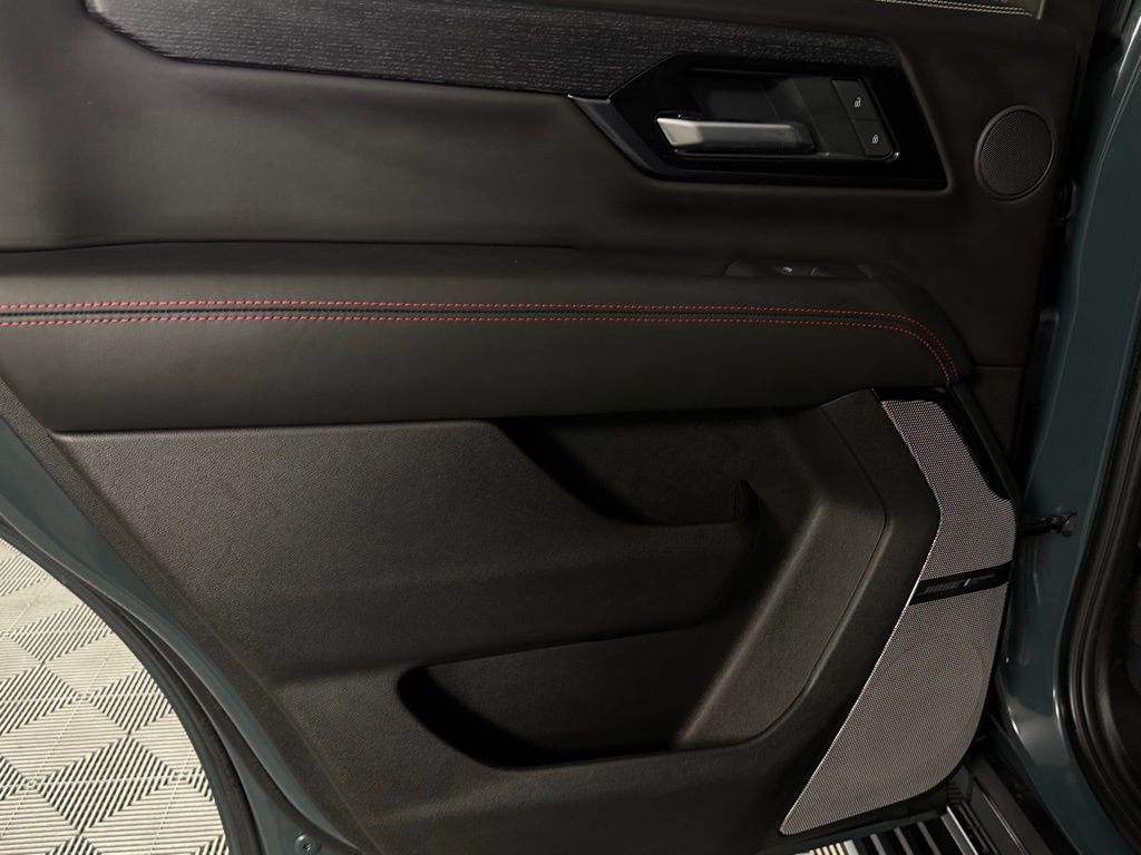 Used 2025 GMC Yukon AT4 Ultimate AWD/4WD image 29