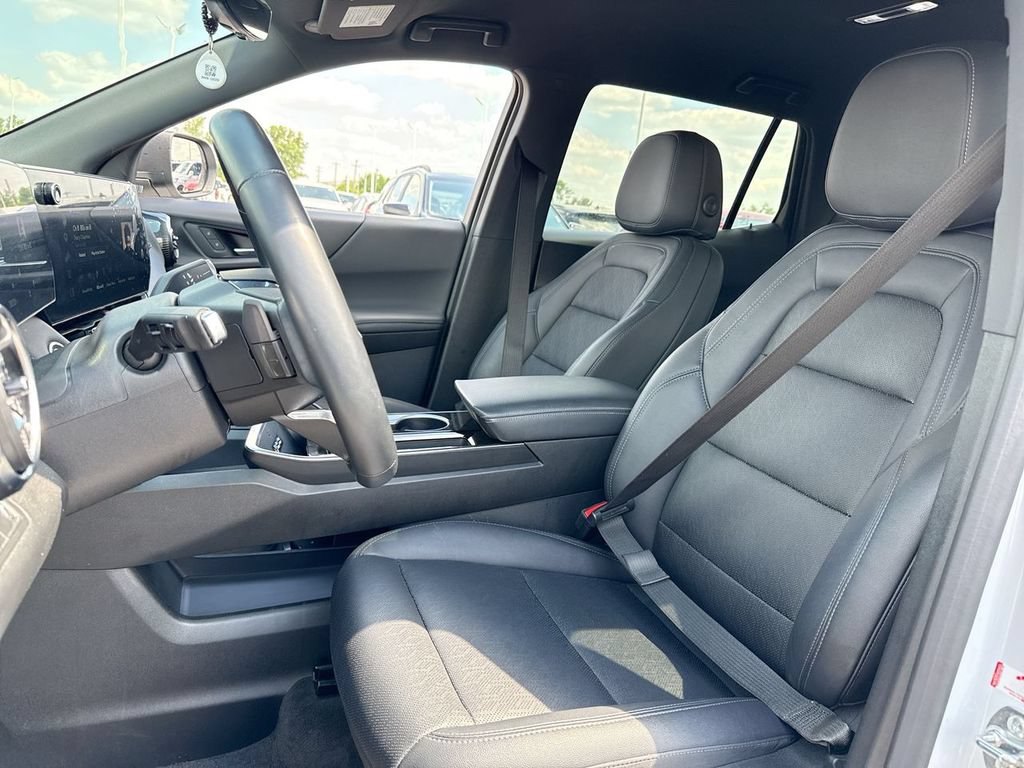 Used 2025 Chevrolet Equinox LT w/ Convenience Package II FWD image 11