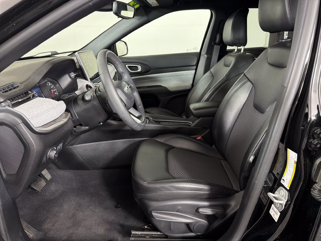 Used 2023 Jeep Compass Latitude AWD/4WD image 17