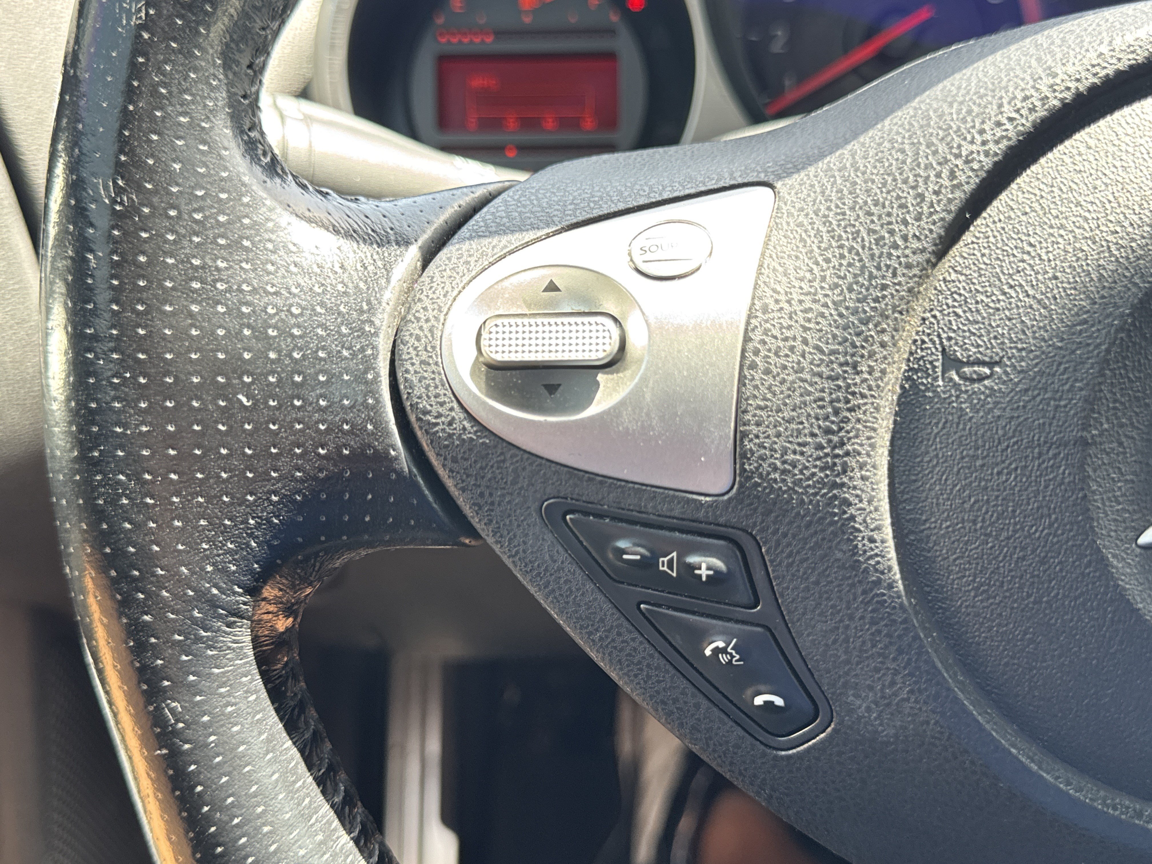 Used 2017 Nissan 370Z Coupe RWD image 13