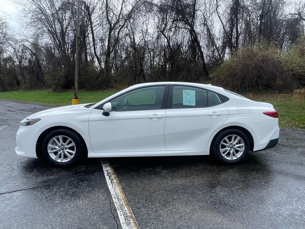 Used 2025 Toyota Camry LE FWD image 6