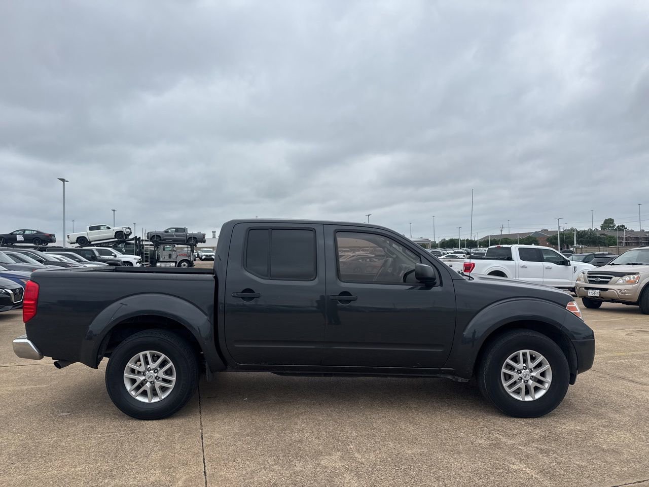 Used 2015 Nissan Frontier SV RWD image 23