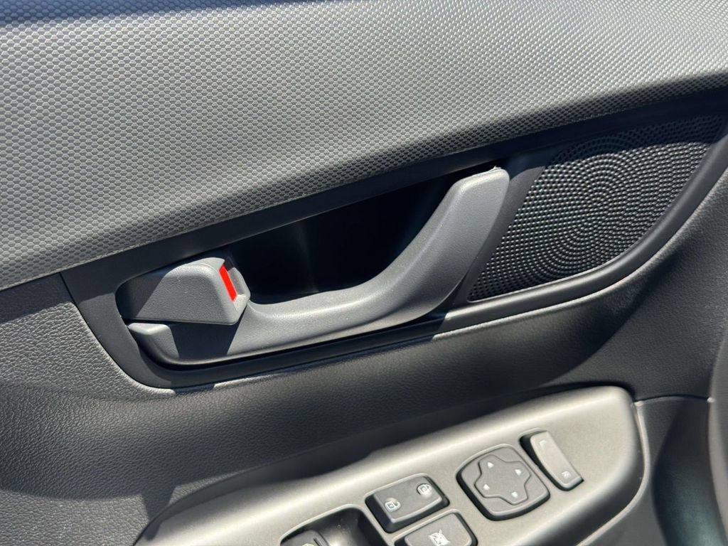 Certified 2023 Hyundai Kona SEL AWD/4WD image 17