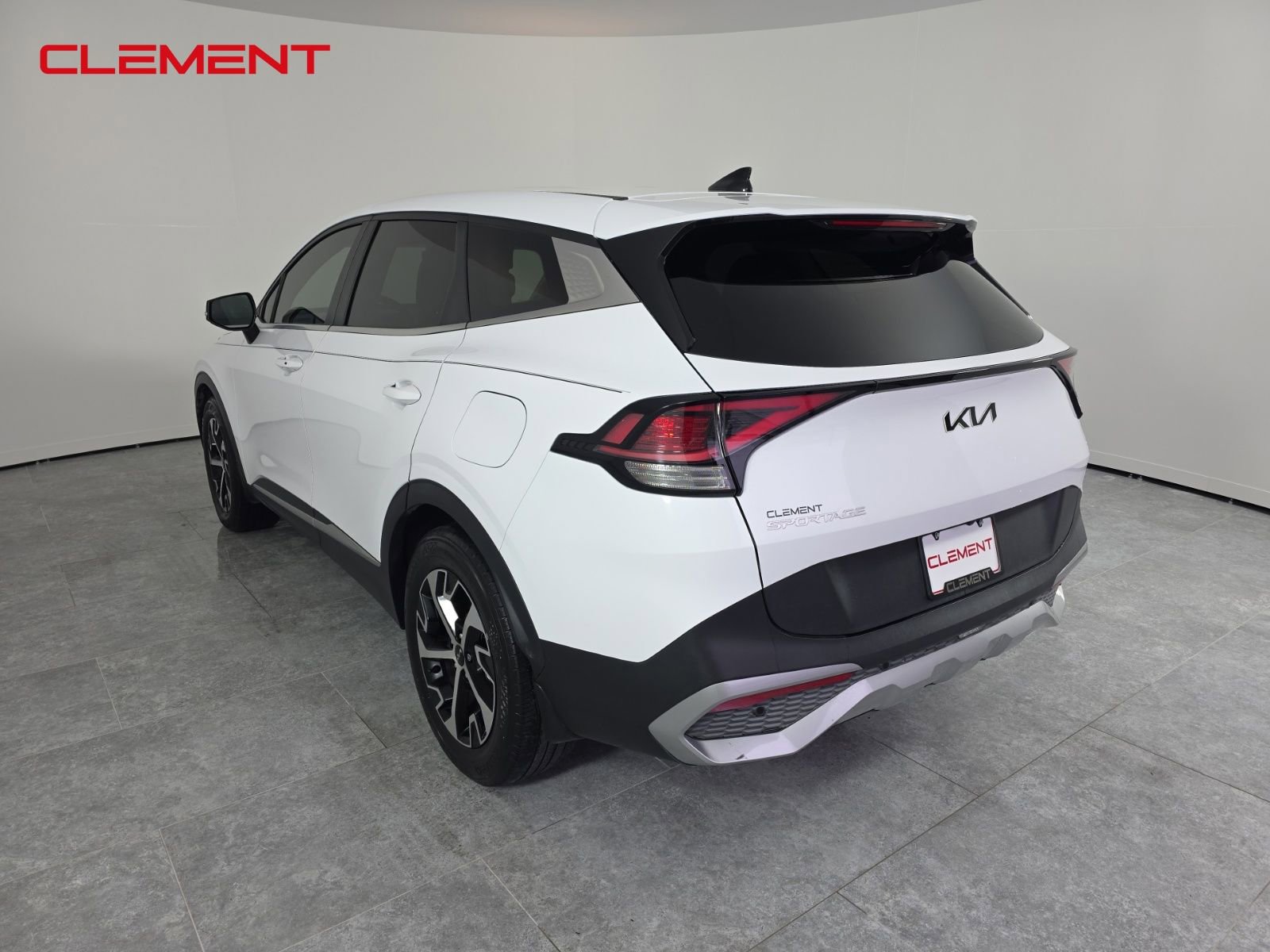 Used 2023 Kia Sportage EX image 8