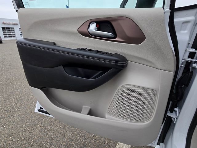 Certified 2024 Chrysler Voyager LX image 21