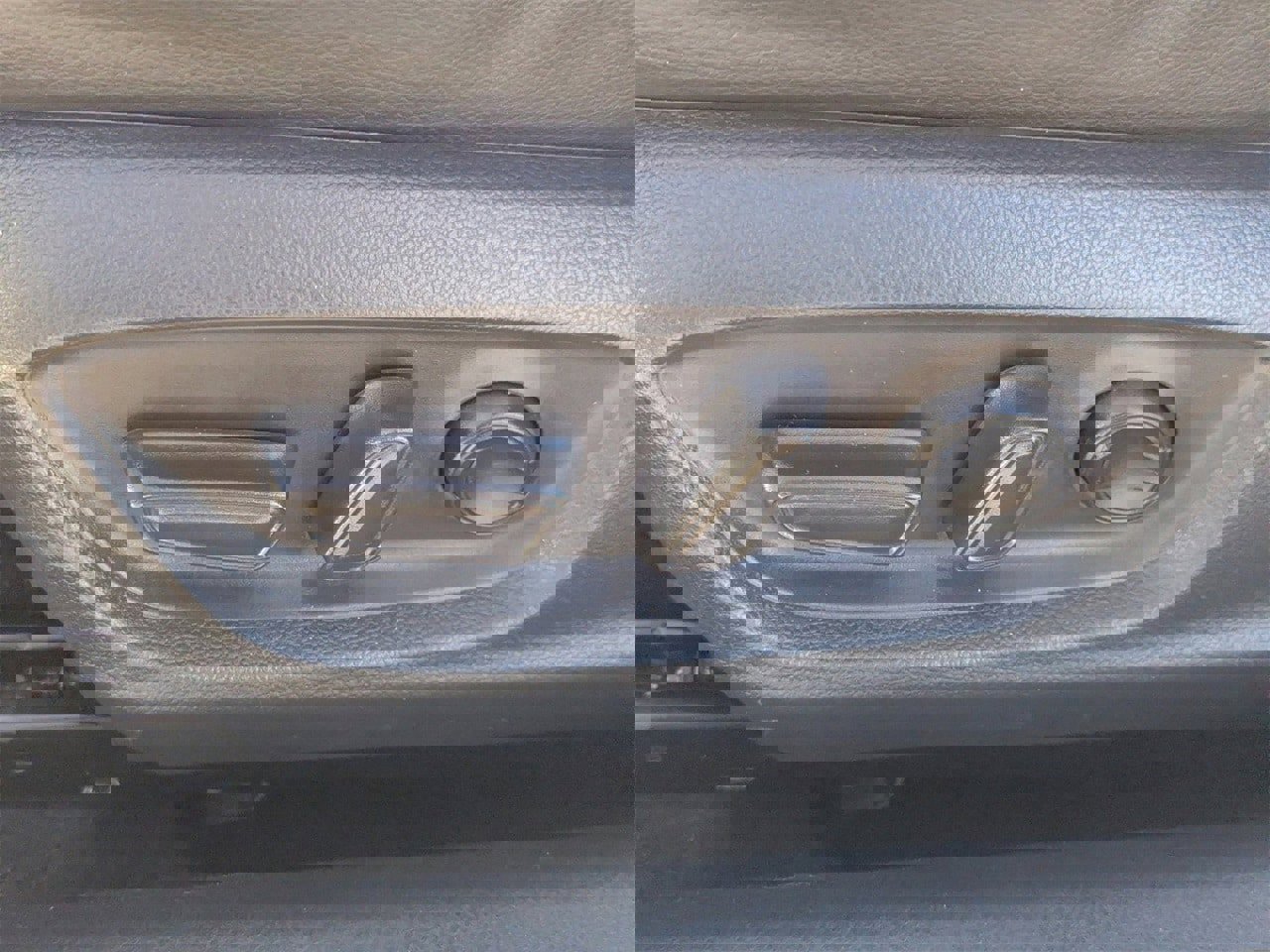 Used 2020 Toyota Camry image 21