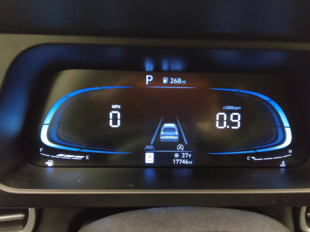 Used 2024 Hyundai Elantra SE image 23