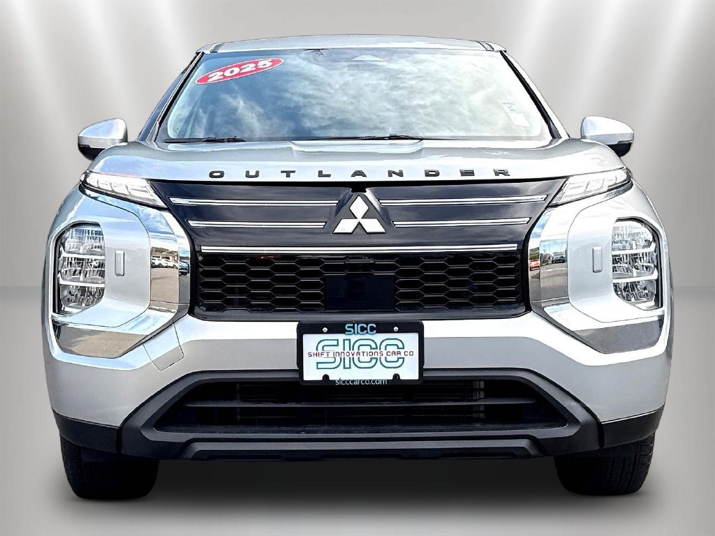 Used 2025 Mitsubishi Outlander ES AWD/4WD image 2
