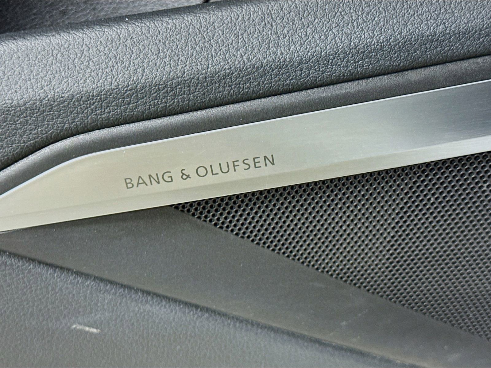 Used 2022 Audi e-tron Premium Plus image 12