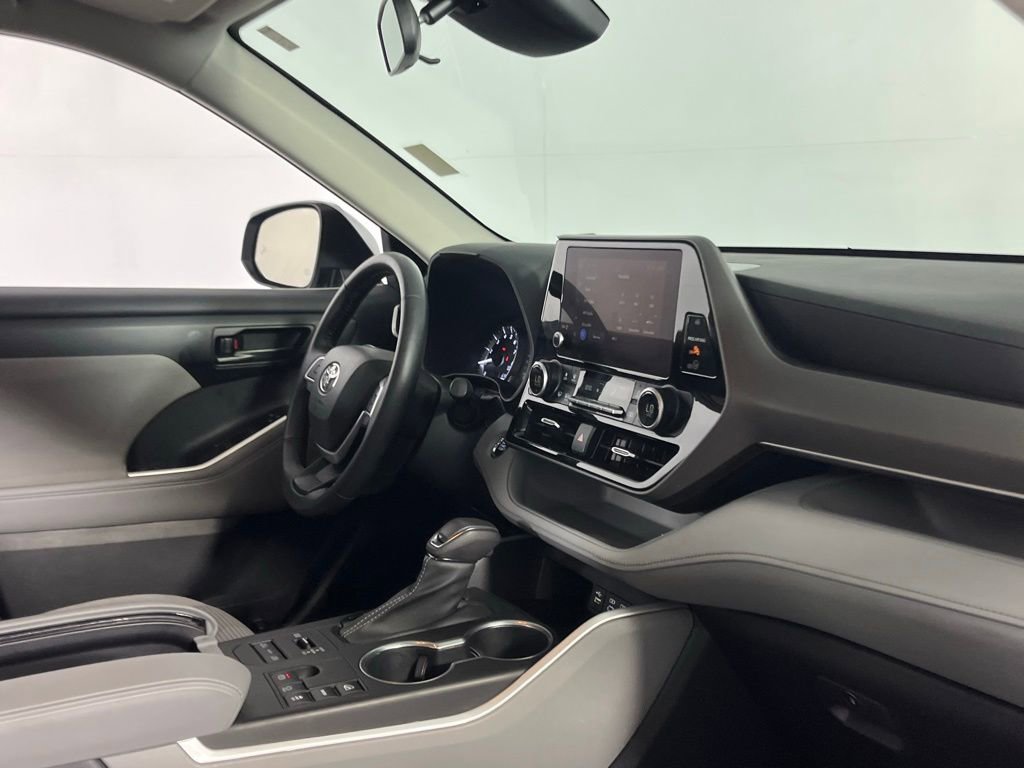 Used 2023 Toyota Highlander LE image 33