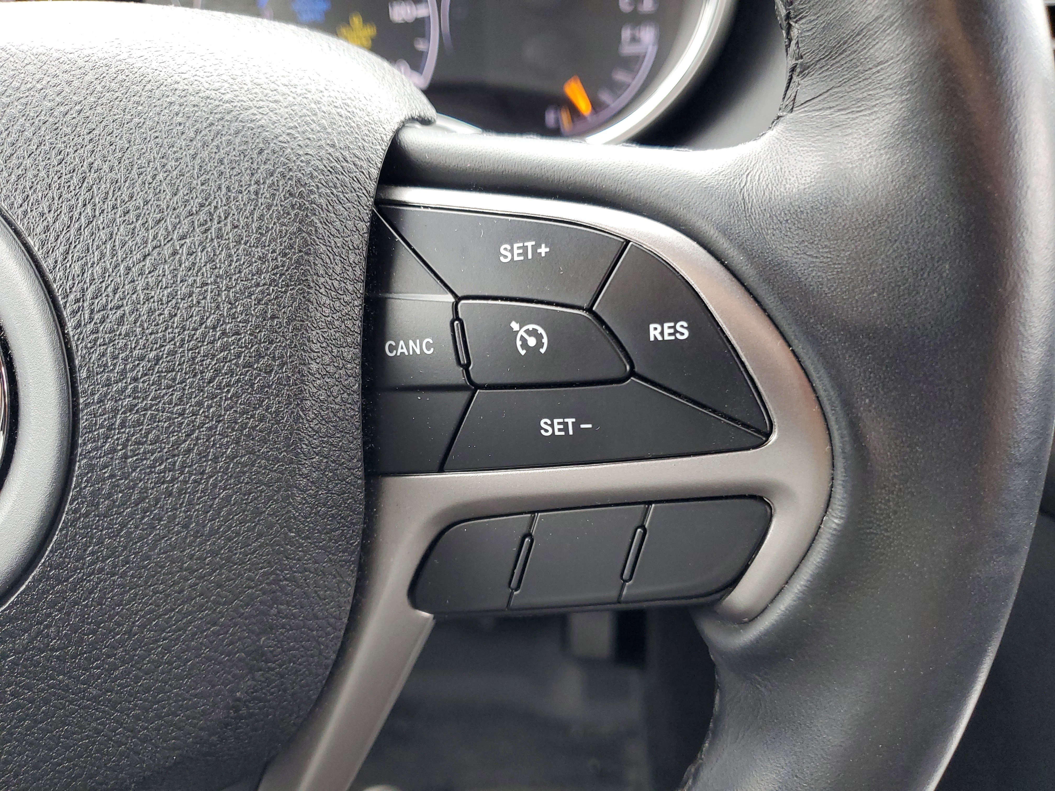 Used 2018 Jeep Grand Cherokee Laredo image 7