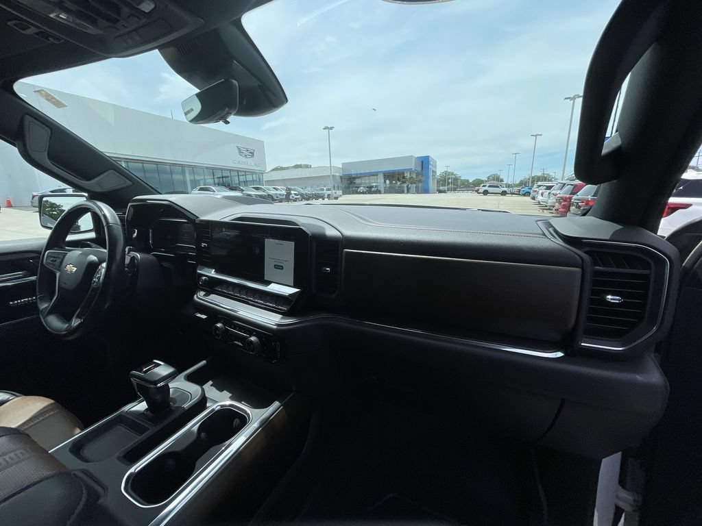 Certified 2024 Chevrolet Silverado 1500 High Country AWD/4WD image 29