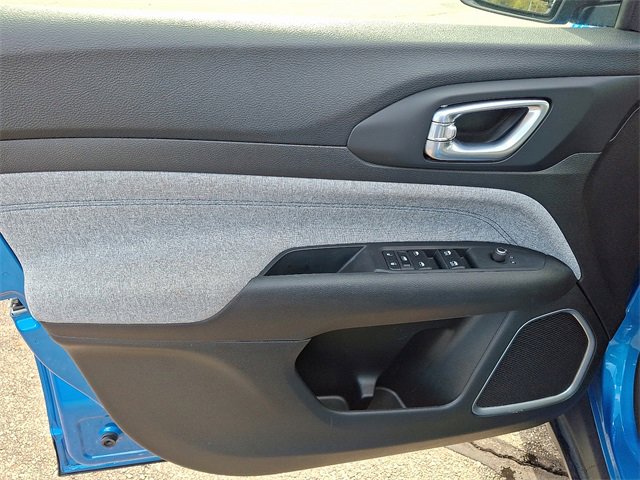 Used 2024 Jeep Compass Latitude image 9