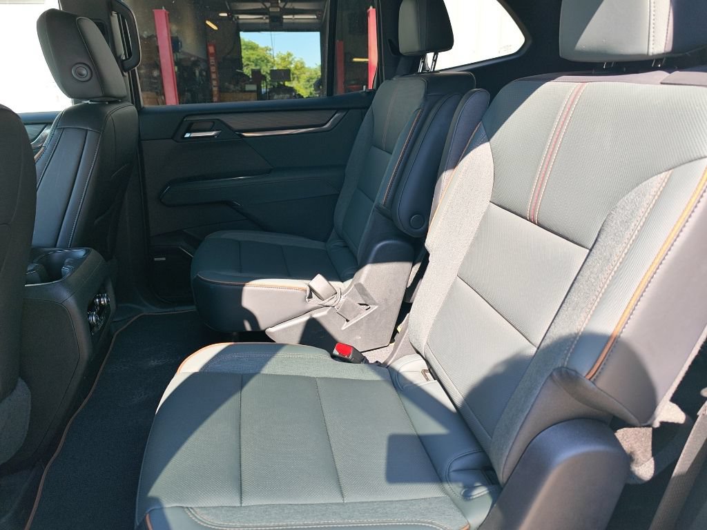 Used 2026 GMC Acadia AT4 w/ Luxury Package AWD/4WD image 15
