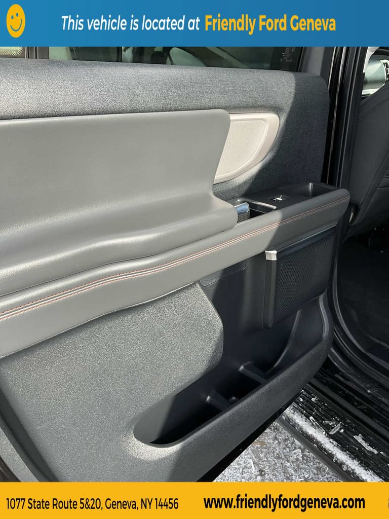 Used 2025 Ford Expedition Max Active AWD/4WD image 42